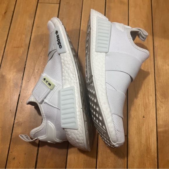 Adidas NMD_R1 Sneakers - Picture 9 of 14